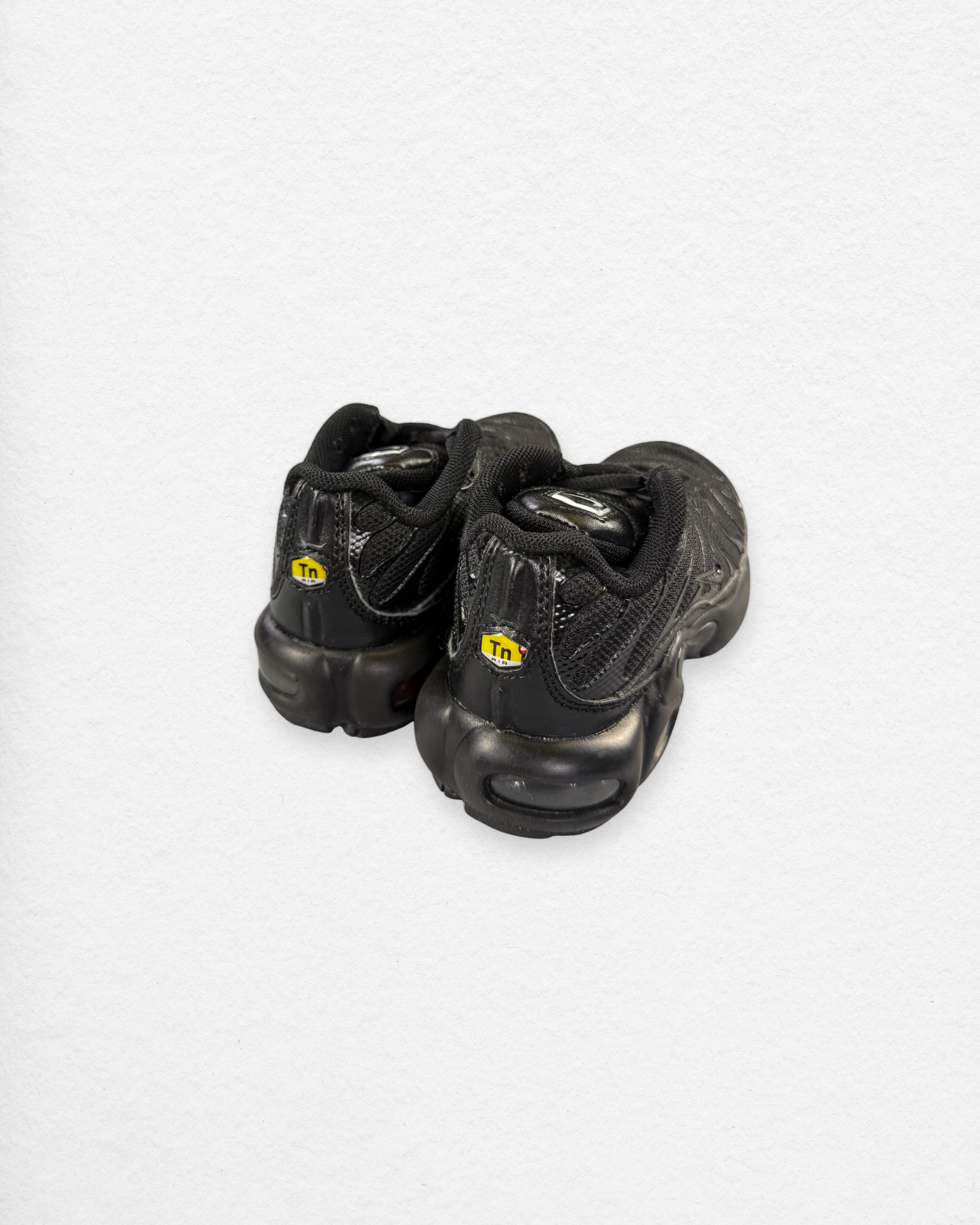 Nike Air Max Plus TN (Triple Black) – 6–7 Y