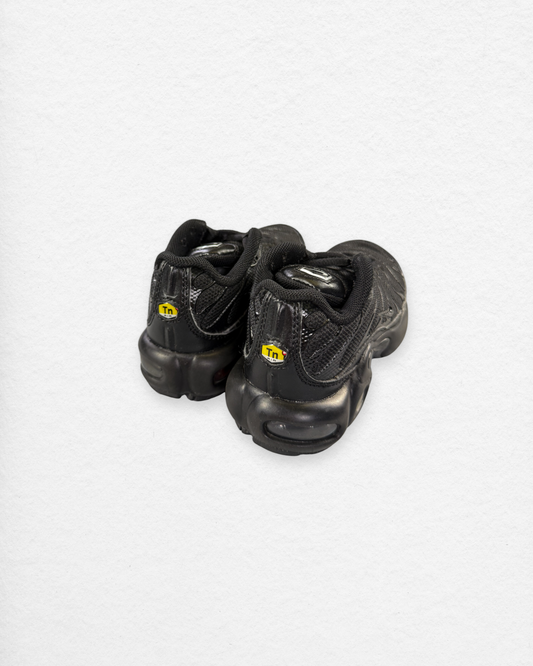 Nike Air Max Plus TN (Triple Black) – 6–7 Y