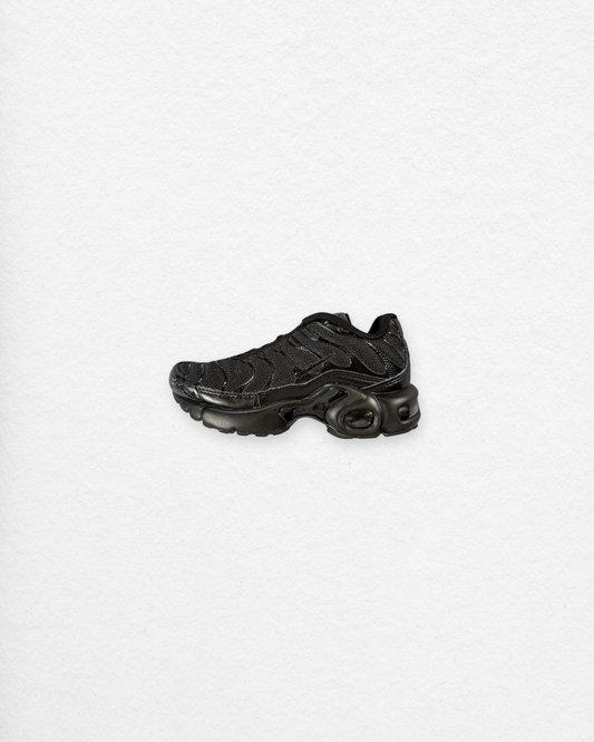 Nike Air Max Plus TN (Triple Black) – 6–7 Y