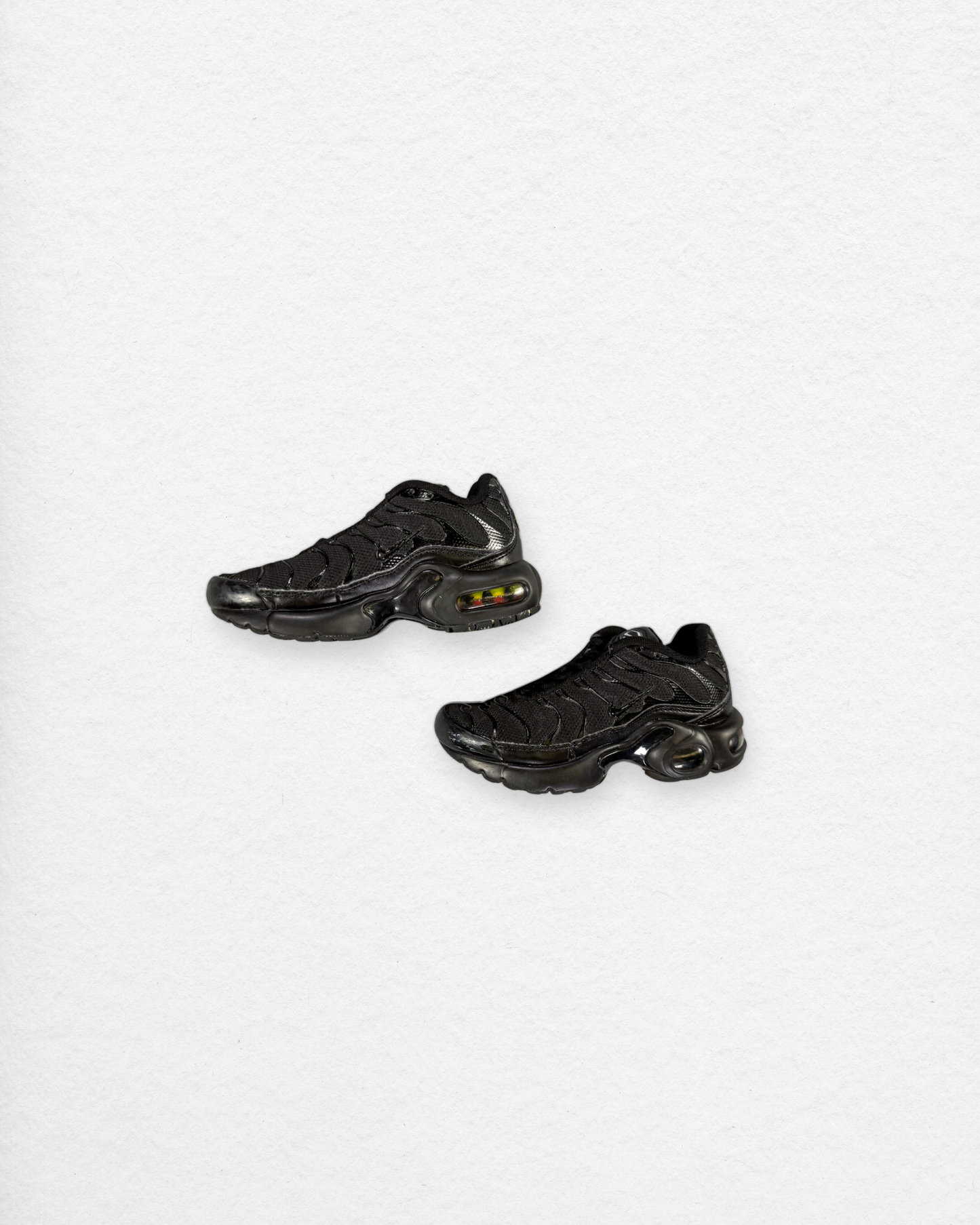 Nike Air Max Plus TN (Triple Black) – 6–7 Y