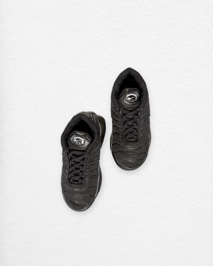 Nike Air Max Plus TN (Triple Black) – 6–7 Y