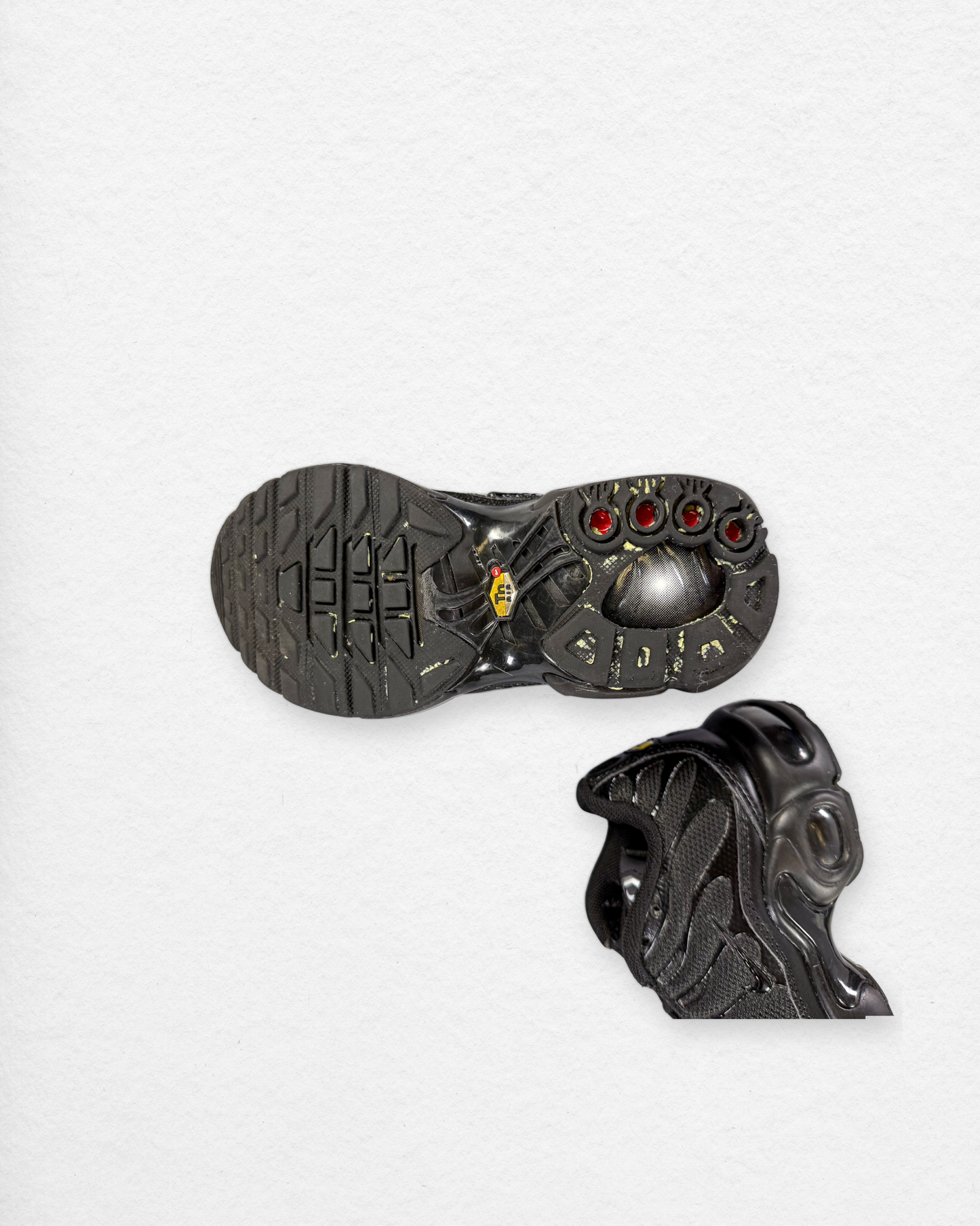Nike Air Max Plus TN (Triple Black) – 6–7 Y