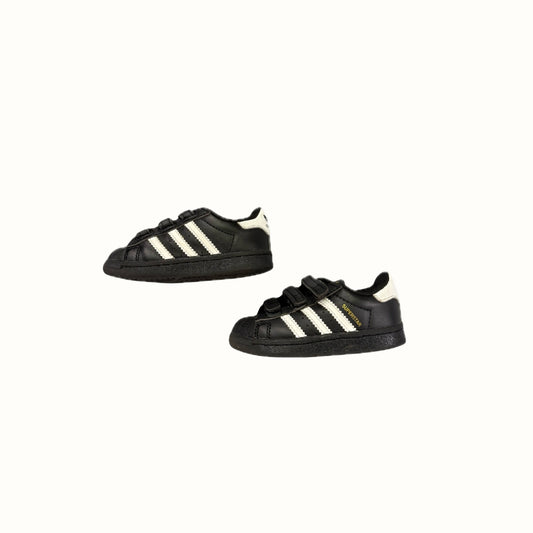 Adidas Superstars – US 6K