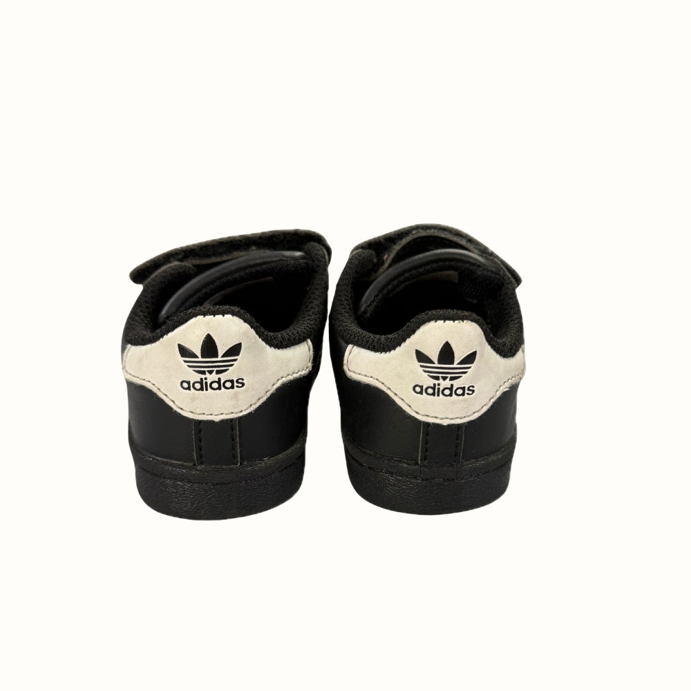 Adidas Superstars – US 6K